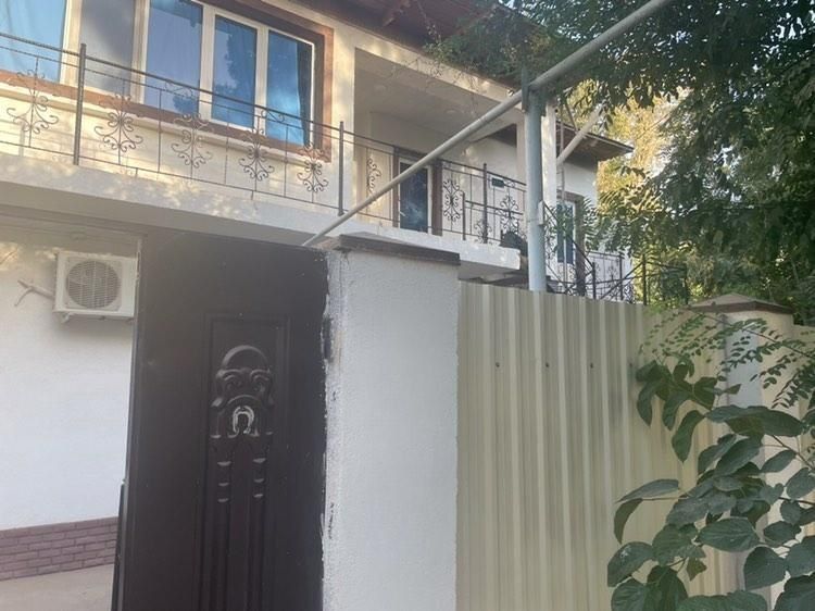 Ховли сотилади 2 етаж