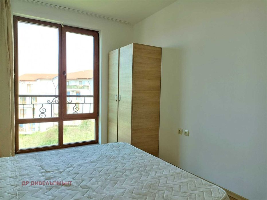 НАЕМ | Голям тристаен, две бани до Марината, басейн, паркинг, Влас 4.4