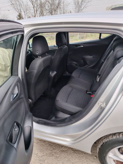 Топ състояние Опел Астра 1.6CDTI