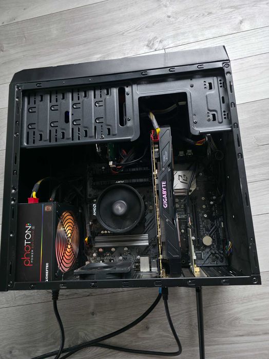 Мощен компютър за работа и игри: Ryzen 5 5600G / 32GB RAM / GTX 1070 / Wi-Fi