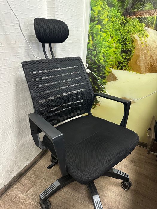 Офисные кресла разные