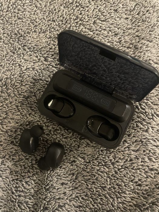 Слушалки/ Преносима Батерия. Нови са. Цвят:Черно.