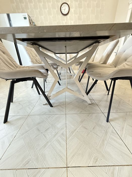 Стол со стульями