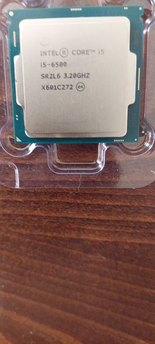 Процесори i5 6500 на Интел и 2600х на AMD