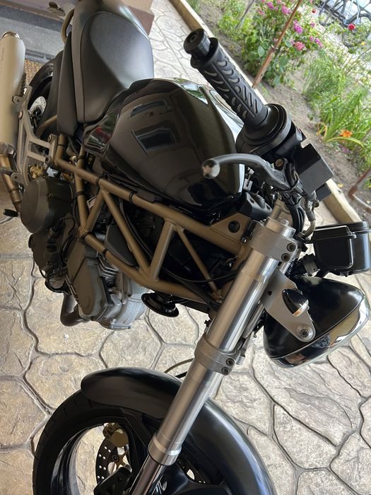 Ducati monster dark 600