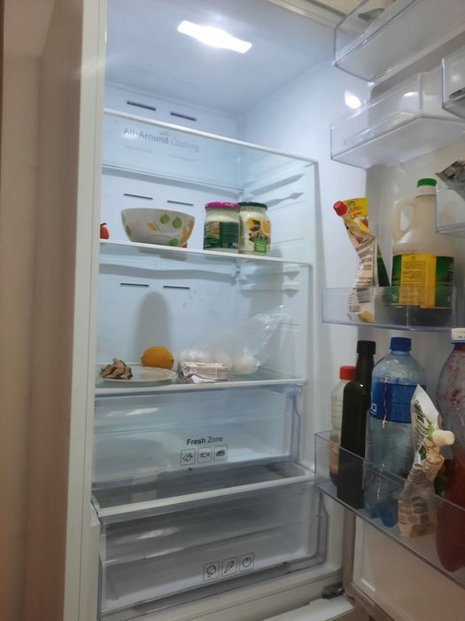 Холодильник  цвет белый