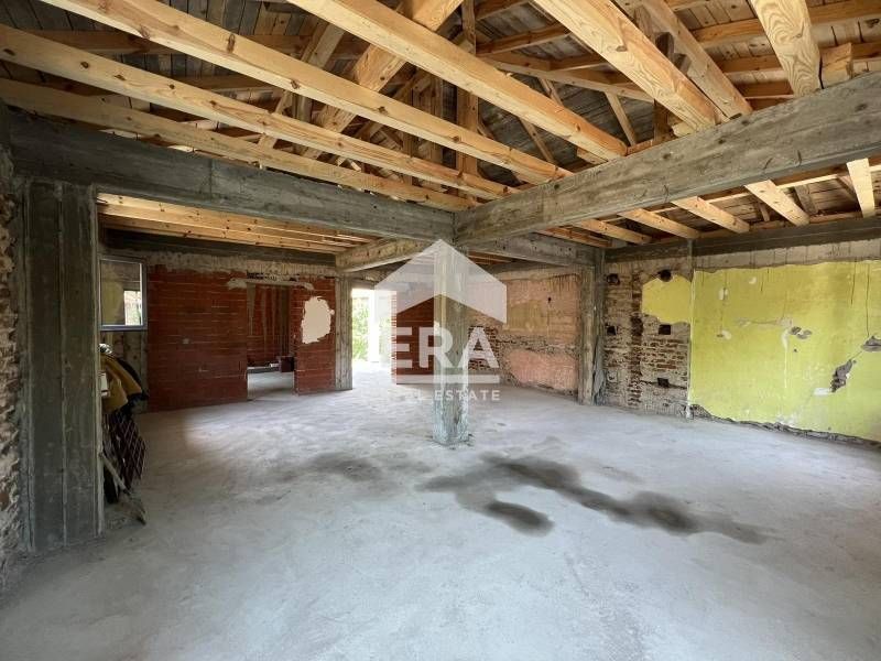 Нова двуетажна къща в кв. Любен Каравелов