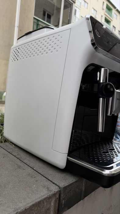 Espressor automat Philips seria 3300 - EP3323/40 1500W, 15 bar, 1,8 litri, alb
