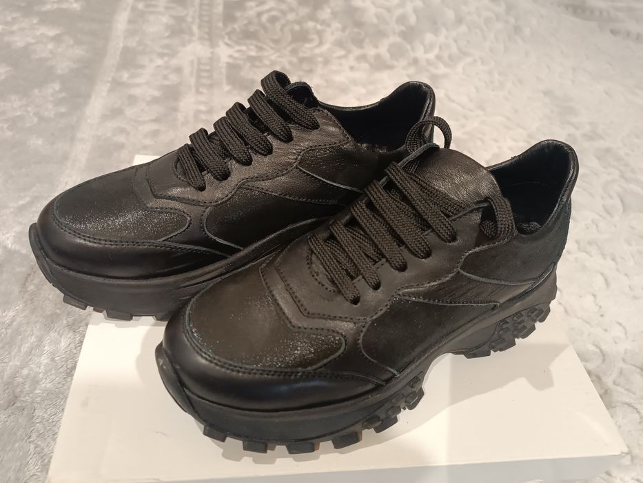 Дамски спортни обувки