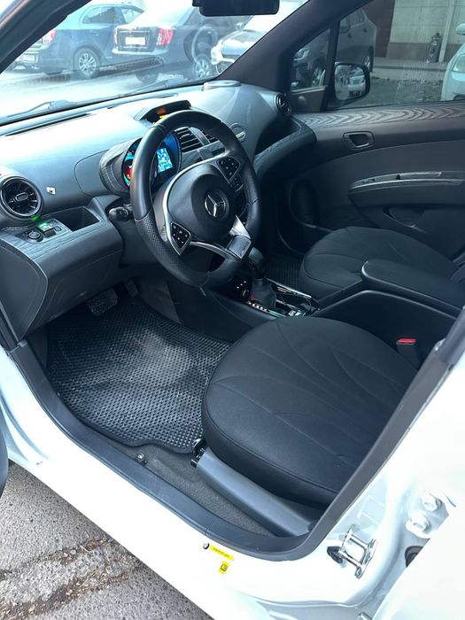 Srocna ideal Spark sotiladi