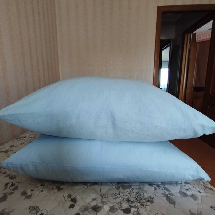 Продаются 2 набивных, 100% пуховые подушки, из города Иваново (Россия)