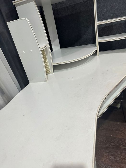 Продам компьютерный стол б/у