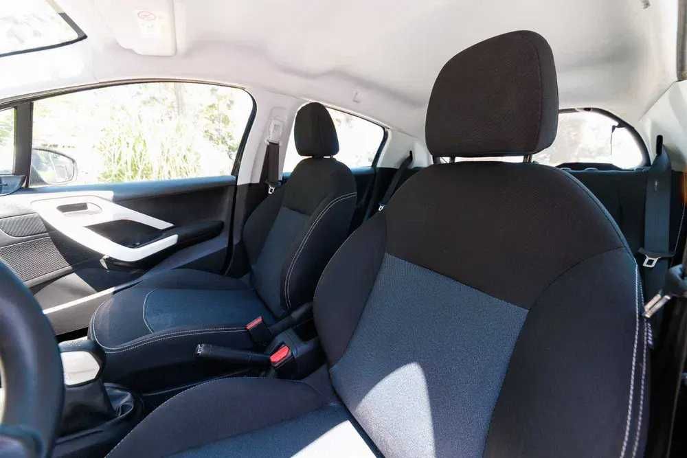 Peugeot 208 ръчна