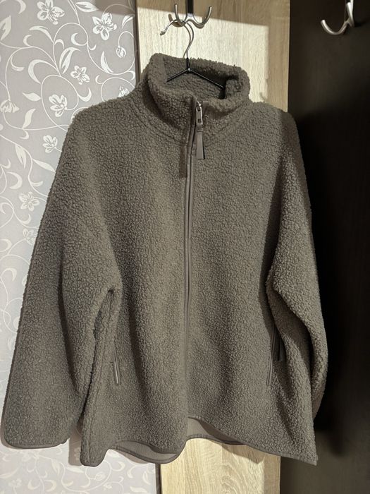 Продам женскую куртку