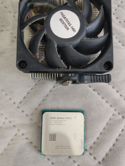 Продам процессор AMD Athlon 3000G охлаждение в подарок