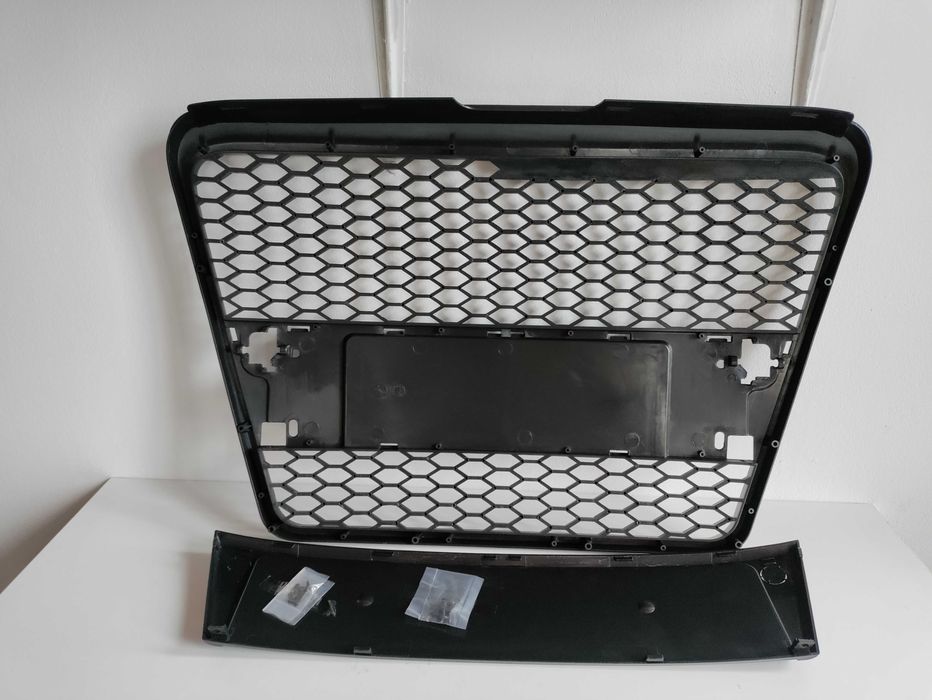 Решетка без емблема АУДИ А6 Ц6 от 04 - 08 МАТ Черна Тунинг Audi A6 C6