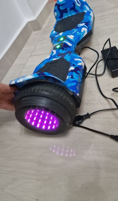 Vând hoverboard cu lumini