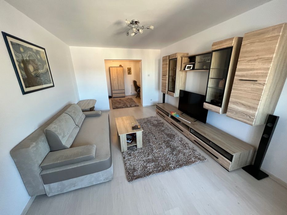 Proprietar inchiriez apartament 2 camere central (mobilat si utilat)
