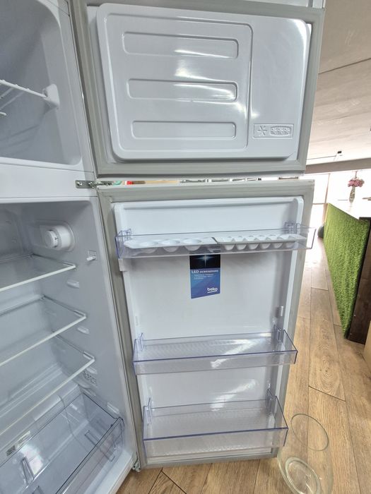 Холодильник BEKO RDSK 240M00W белый