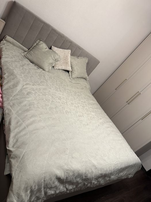 Продам спальную кровать.