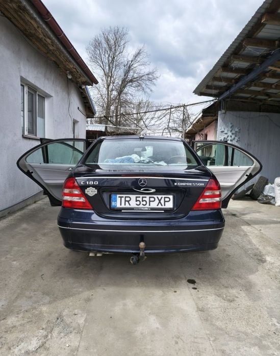 Vând Mercedes w203