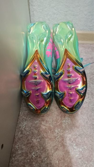 Продам красаовки nike