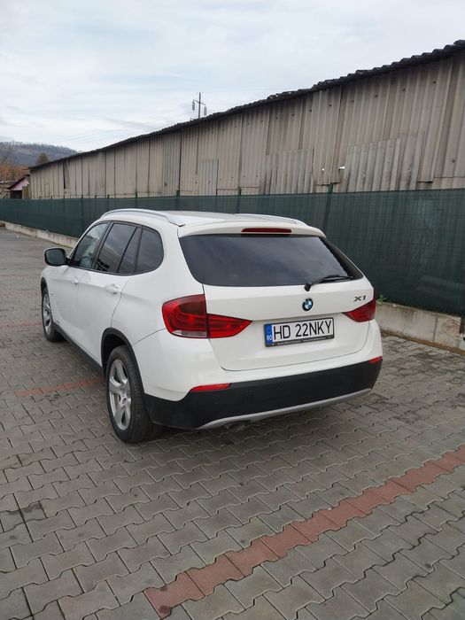 Vând BMW X1 x drive