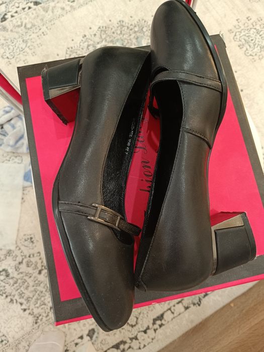 Продам туфли 42 размер