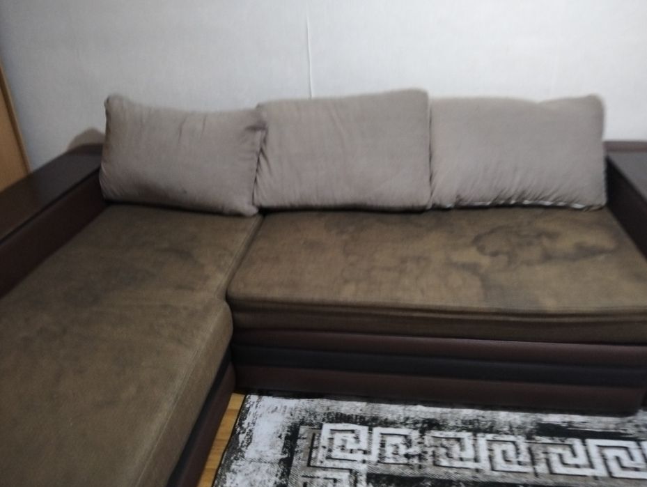 Продаётся диван в хорошем состояние