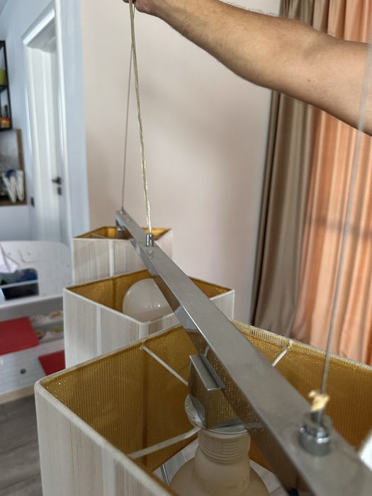 Vand lustra suspendata