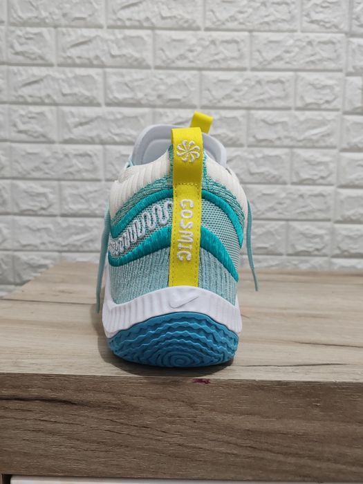 Vând adidași NIKE noi