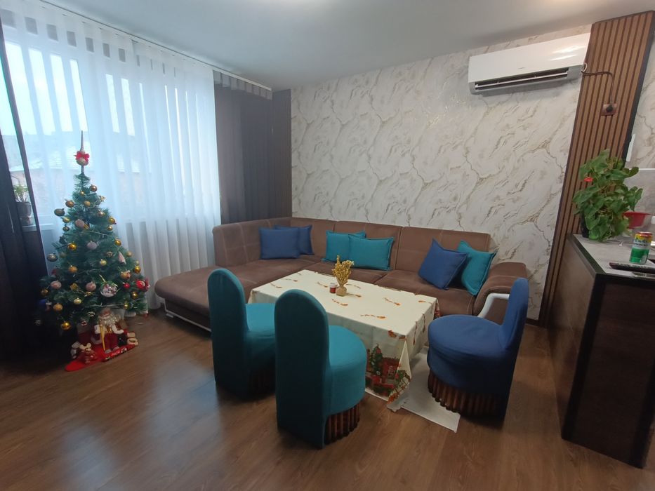 3 броя табуретки+6 възглавнички