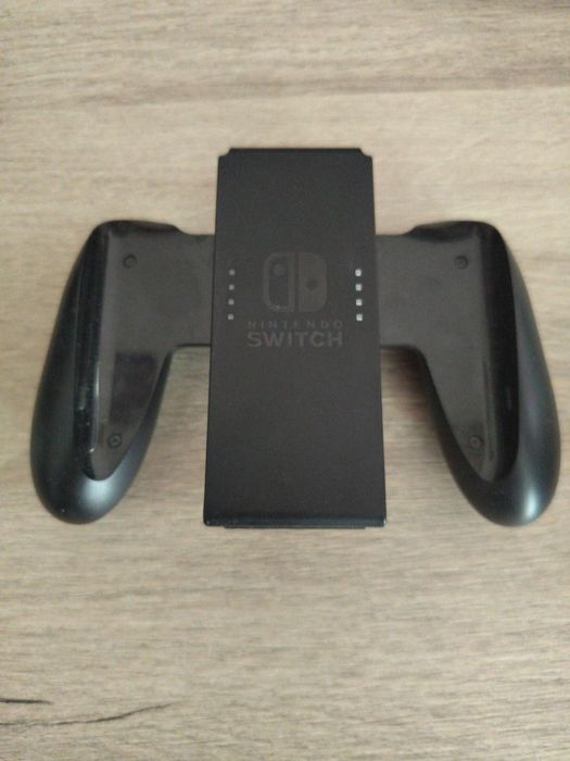Nintendo Switch + калъф и две игри