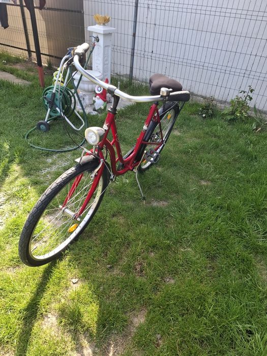 Vând bicicleta pentru  damă