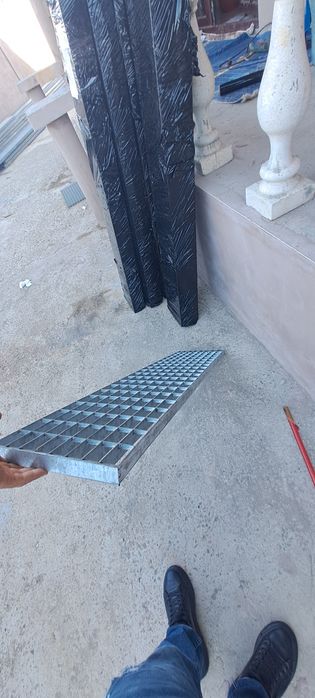 Trepte metalice zincate 90x24