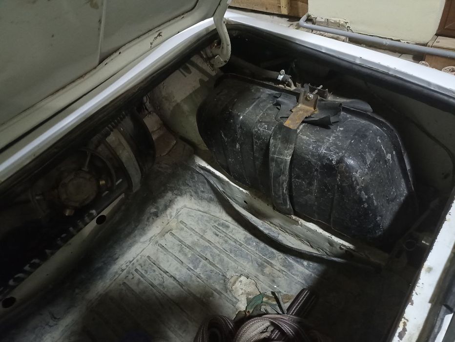 Jiguli sotiladi sastayanisi zo'r prapan, benzinda ham ishlaydi