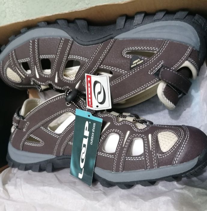 Pantaloni sport numărul 45