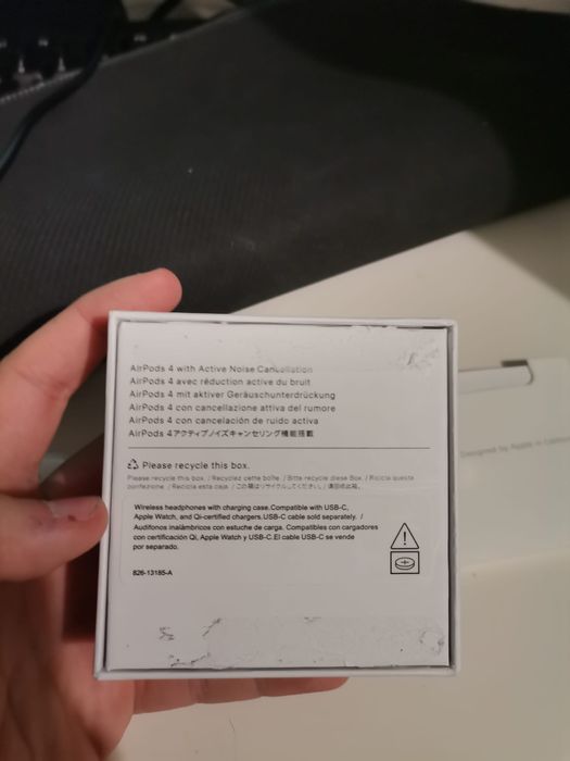 Airpods gen 4 cu ANC activ