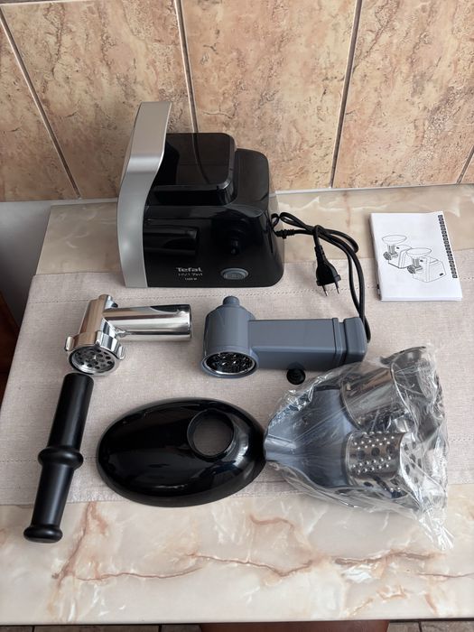Masina de tocat Tefal HV1