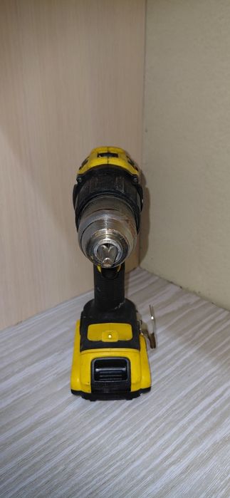 Продам шуруповёрт De Wolt , оригинал.