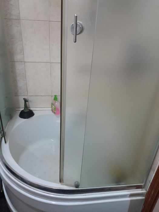 Продам  душевую кабинку .