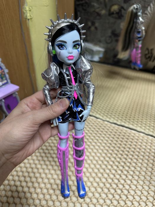 Продам куклу монстр  хай!