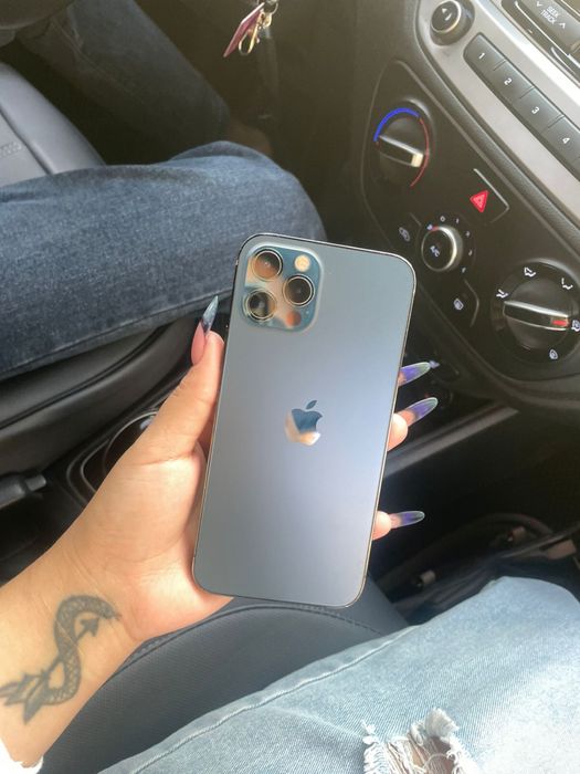 Продам iPhone 12 PRO