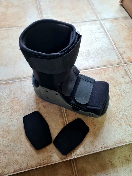 Gheată ortopedică walker mărimea L – stare excelentă – Ramnicu Vâlcea