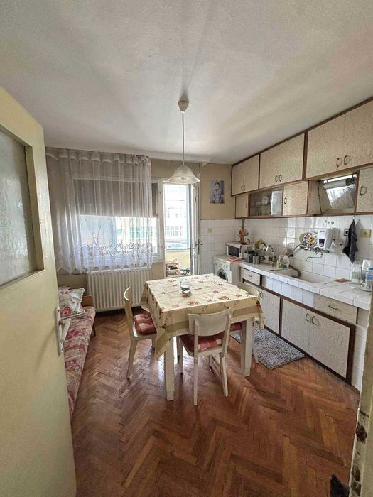 Продава се Четиристаен апартамент в Велико Търново, Център - 100 кв.м за 1700 €/кв.м - Снимка #4