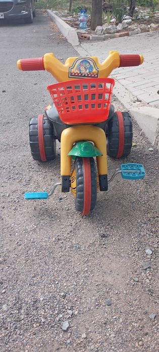 Детско моторче с педали