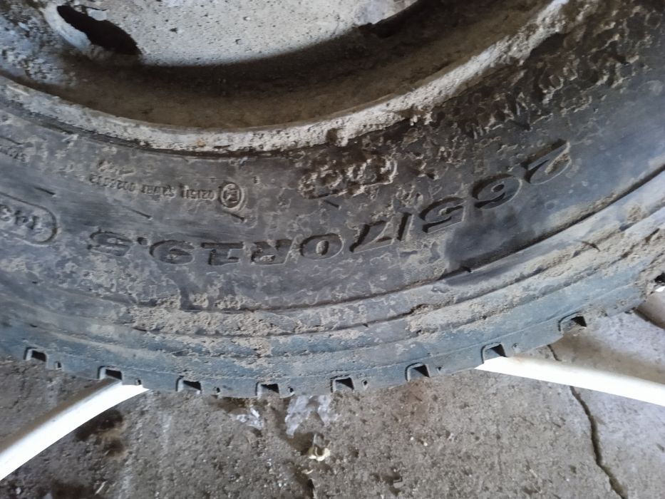 Продам колесо в заборе