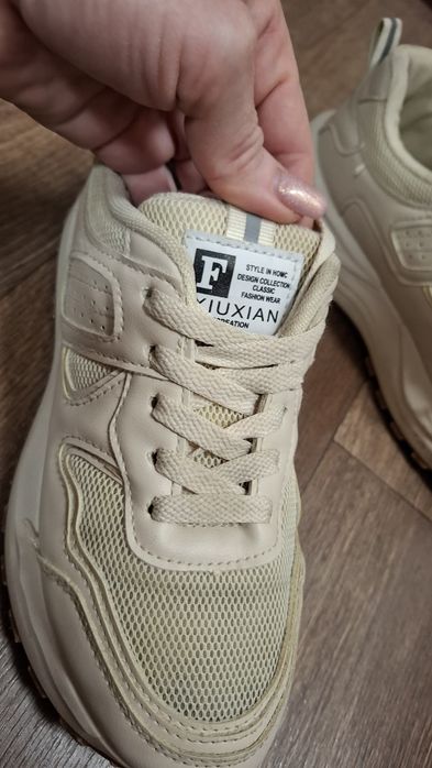 Две пары кроссовок за 4000. 36р