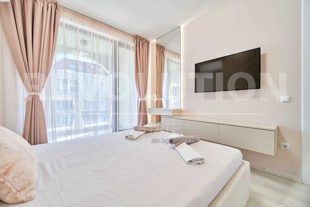 Дизайнерски двустаен апартамент в жк. Бриз