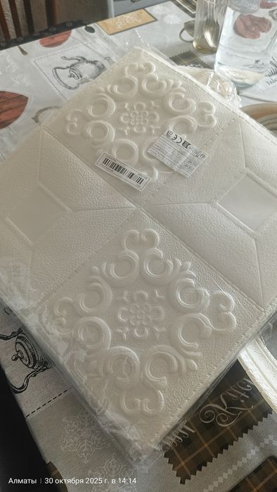 Потолок самоклеющийся. Плитки 35*35